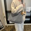 Повседневная сумка большой вместимости в стиле «маленькая свежесть» женская зимняя новая легкая повседневная на плечо через плечо сумка-мессенджер осенне-зимняя сумка-тоут