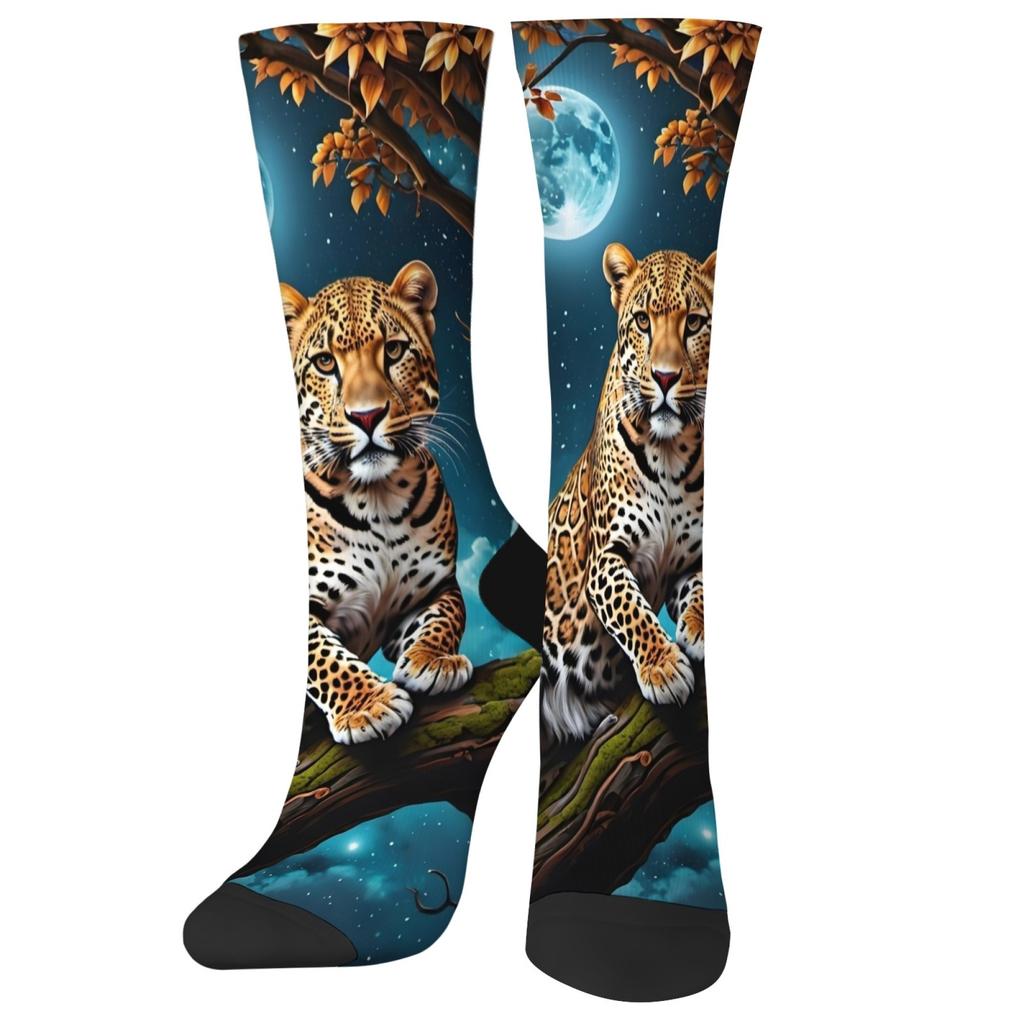 A Pair of Leopard Print Fashion Socks Retro Harajuku Art Crew Socks Skin-friendly Breathable Socks Unisex Sports Casual Party