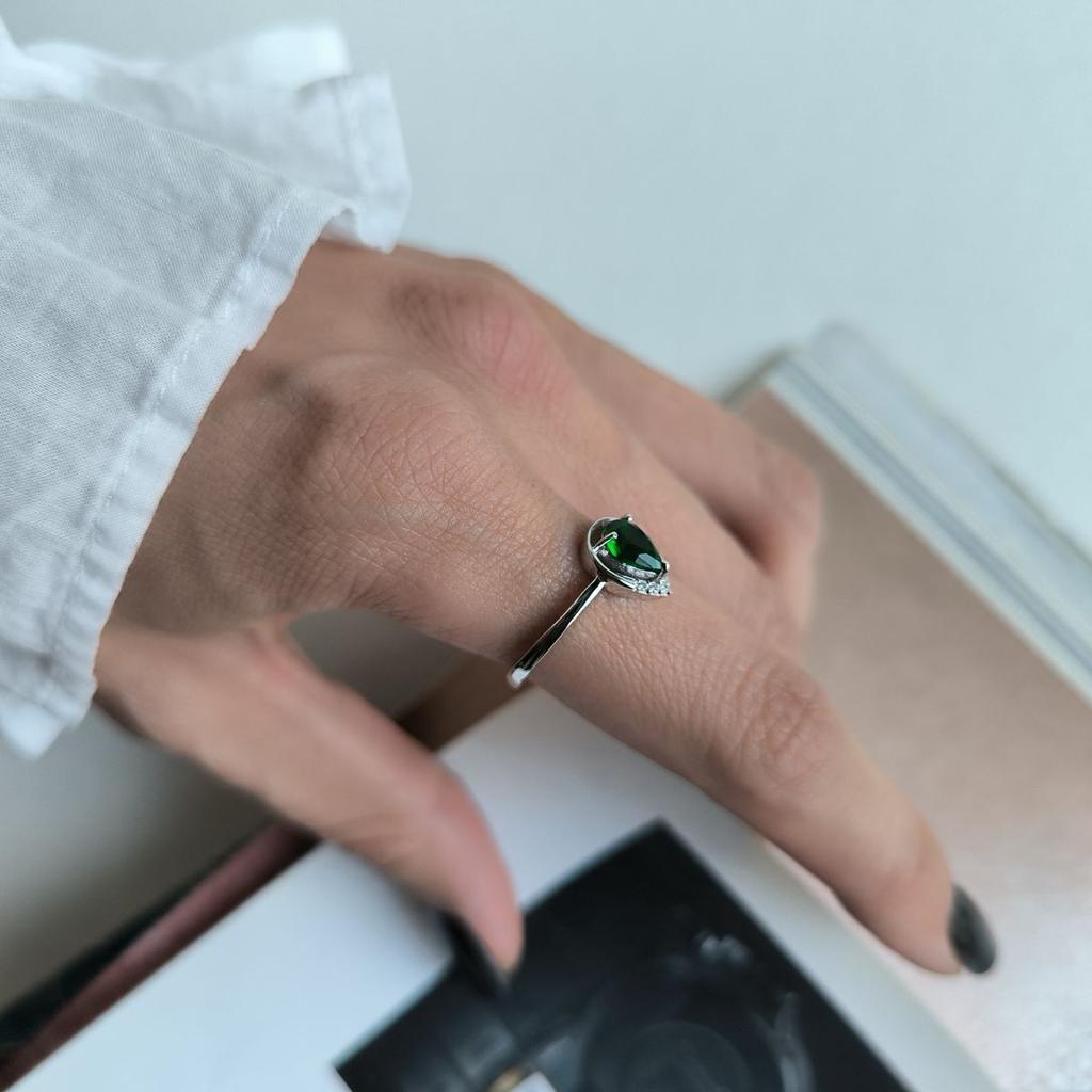 Серебряное кольцо с изумрудом nano 0.605ct, вес изделия 2,07 гр (2192213)