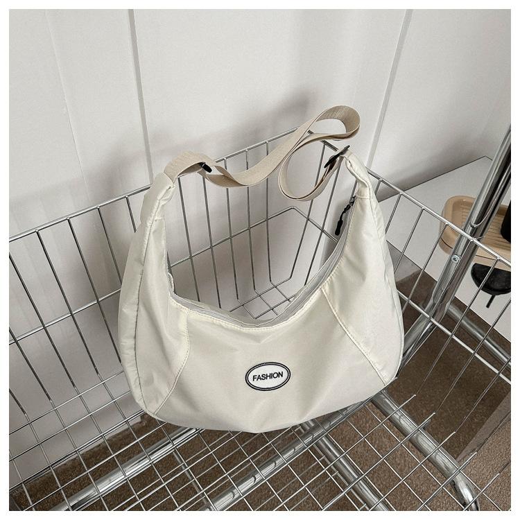 Сумка через плечо женская 2024 года, новая модная повседневная простая сумка-пельмень большой вместимости, модная сумка через плечо для поездок на работу