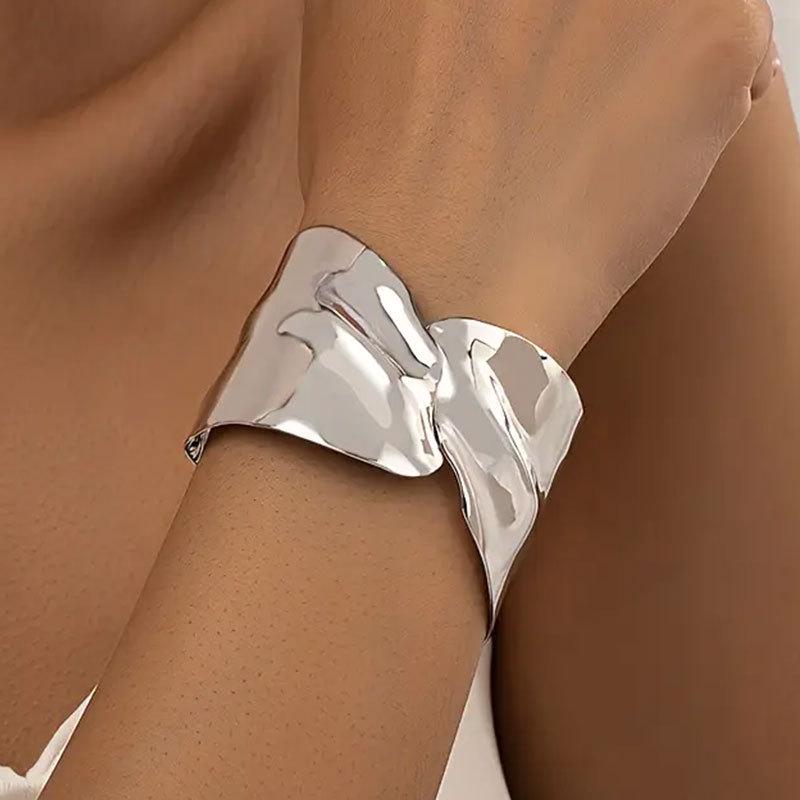 Sleek Metal Wings Geometric Crossover Bangle - Elegant Spring Fashion