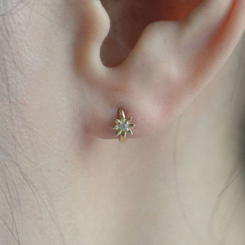 youngglow 14k mini cubic flora one touch earring