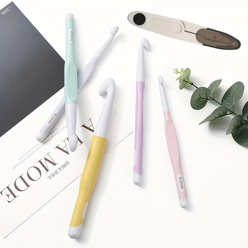 5pcs Large Ergonomic Crochet Hooks Set, 1pc Ergonomic U-Shape Thread Snip, Big Crochet Hooks for Chunky Yarn Size 8.0mm 10.0mm 12.0mm 15.0mm 20.0mm