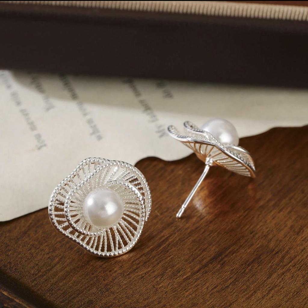 Korean Fashion Spiral Hollow Pearl Stud Earrings, Elegant and Versatile Flower Design for Women