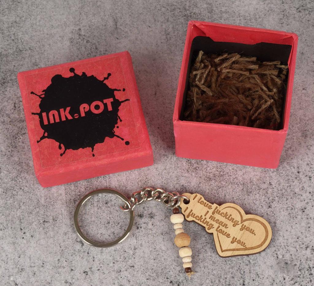 Inkdotpot Смешной брелок Я люблю ** Тебя Я имею в виду Я ** Люблю Тебя Любовь Деревянный брелок с гравировкой Подарок на день рождения Смешные парные брелки Подарок для девушки