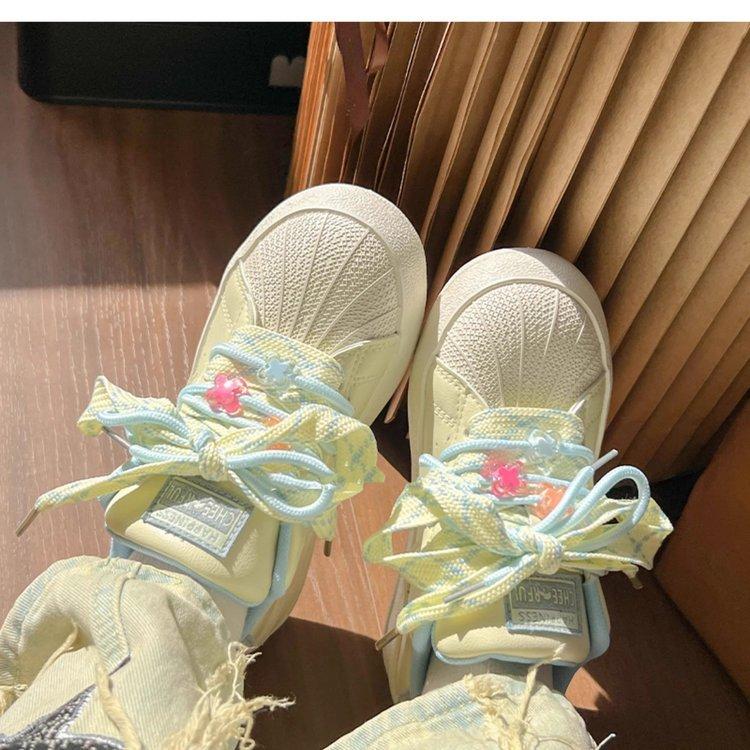 Кожаная белая обувь детская 2025 весна и лето новая популярная ins трендовая универсальная нишевая обувь для скейтборда нишевый дизайнерский смысл