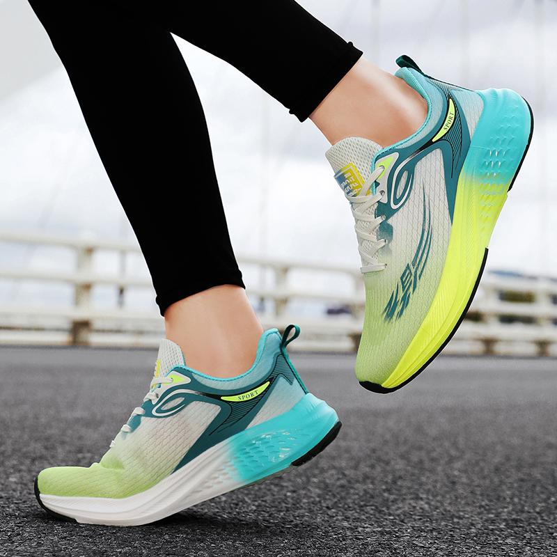 Новые кроссовки для бега с дышащей сетчатой поверхностью для молодых студентов, мужские, легкие, с мягкой подошвой, с защитой от запаха, с пружинящей подошвой