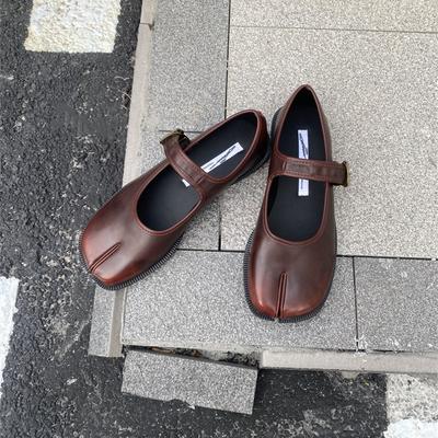 Модные IPPEUM Женские туфли таби Мэри Джейн 2025 Новые Черные Коричневые С раздельным пальцем Балетки Балетки Пряжка