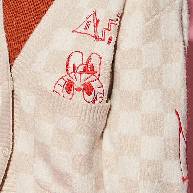 Vans X The Monsters Collaboration Labubu Letter однобортный повседневный вязаный свитер с длинным рукавом женский свитер бежевый клетчатый VN000JFEDHI