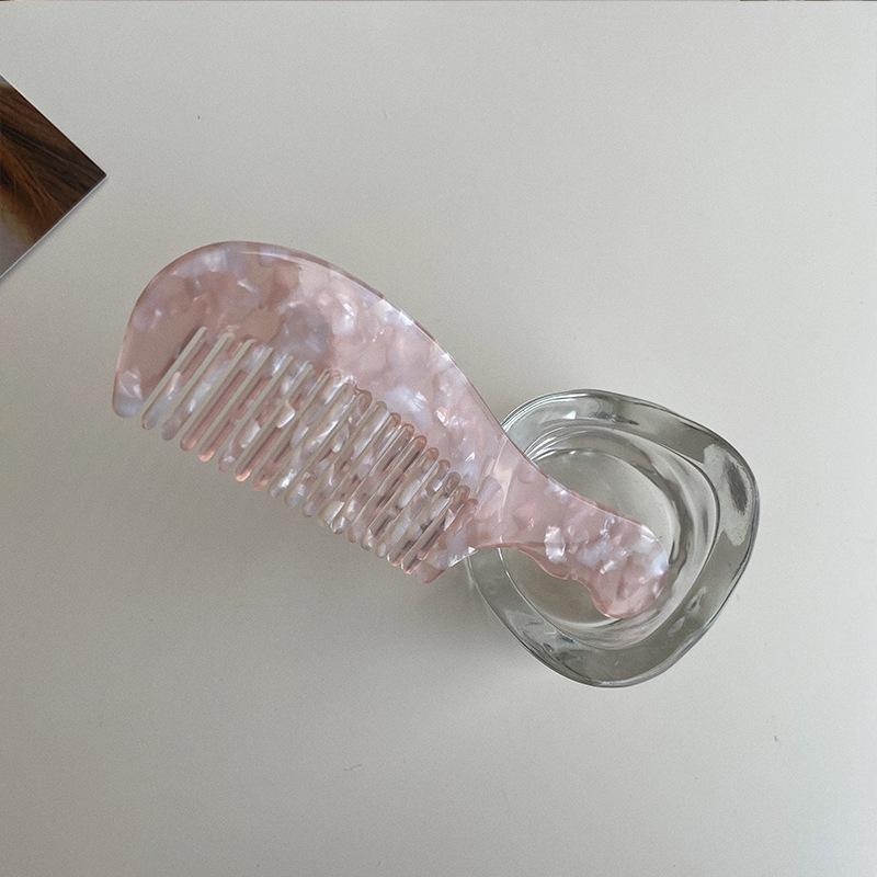 Элегантный и компактный гребень для волос из ацетата под черепаховый панцирь для удобной переноски.