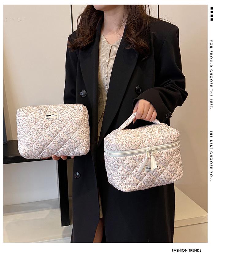 2024 Floral Cotton Quilted Large Capacity Cosmetic Handheld Storage Bag