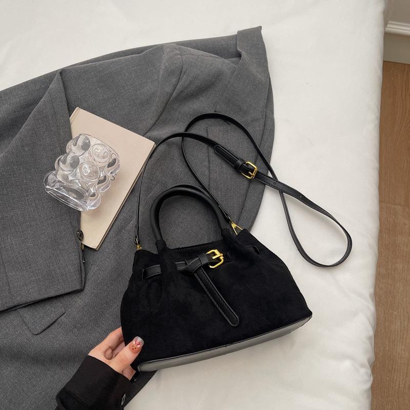 Замшевая сумка женская осень и зима 2025 новый нишевый дизайн ретро сумка через плечо сумка-мессенджер плиссированная портативная сумка-ведро