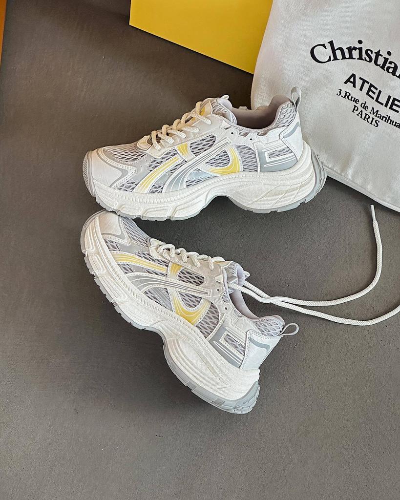 Кроссовки папы женские лето 2025 новая обувь женская обувь толстая подошва внутренняя высота увеличение сетка дышащие ультралегкие спортивные и повседневные туфли