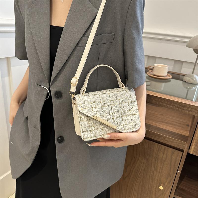 Популярная маленькая квадратная сумка, новая летняя женская сумка с цепочкой, персонализированная сумка через плечо, повседневная простая сумка через плечо