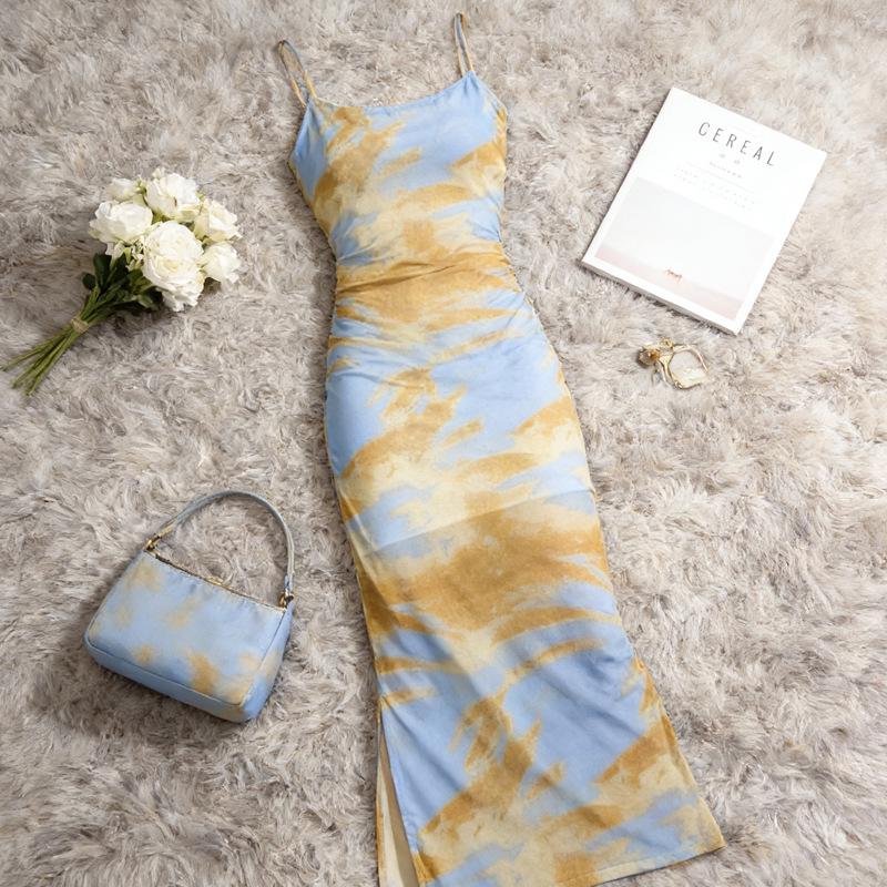 Элегантное облегающее платье-комбинация с tie-dye - Модный французский стиль 2026