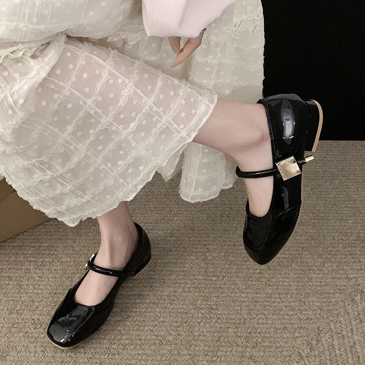 Красные туфли Мэри Джейн с квадратным носком, французские, с юбкой, с неглубоким вырезом, на плоской подошве, женские, новые весенне-осенние 2025 года, в стиле маленькой француженки