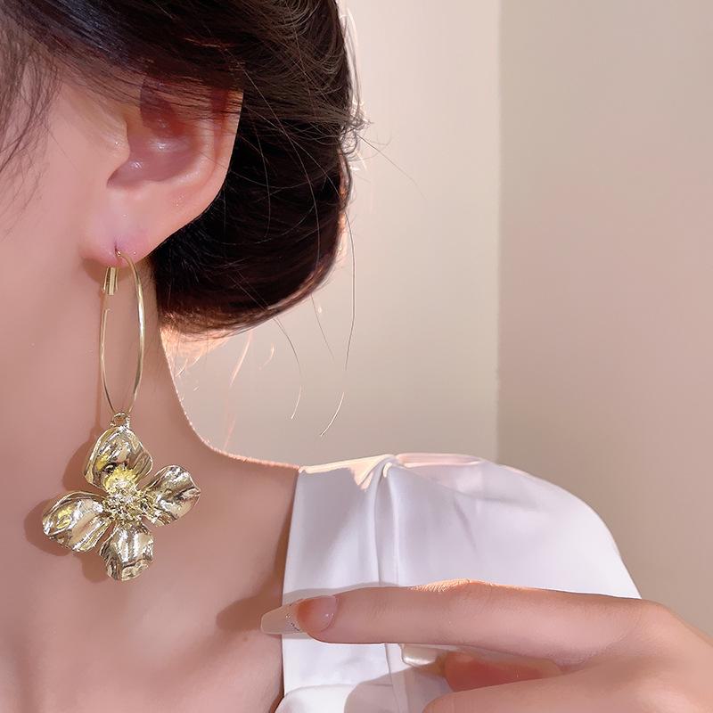 Exquisite High-End Flower Metal Earrings: Trendy, Versatile, Luxury Jewelry for Women