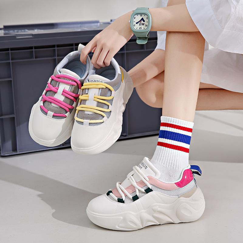 Осенняя женская обувь на толстой подошве, с увеличением высоты, сетчатые дышащие кроссовки для бега, повседневные маленькие белые туфли, подходят ко всему