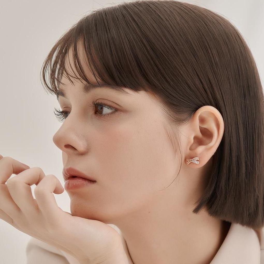 [ELLE Jewelry] Серьги-гвоздики с крестиком и фианитом 14K GF ELGPEE568