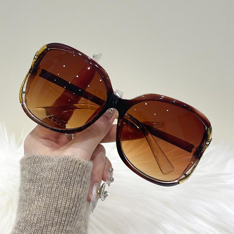 Trendy Large Frame Sunglasses Flower Decorated Eyeglass Legs Summer Popular Glasses Suitable For Women