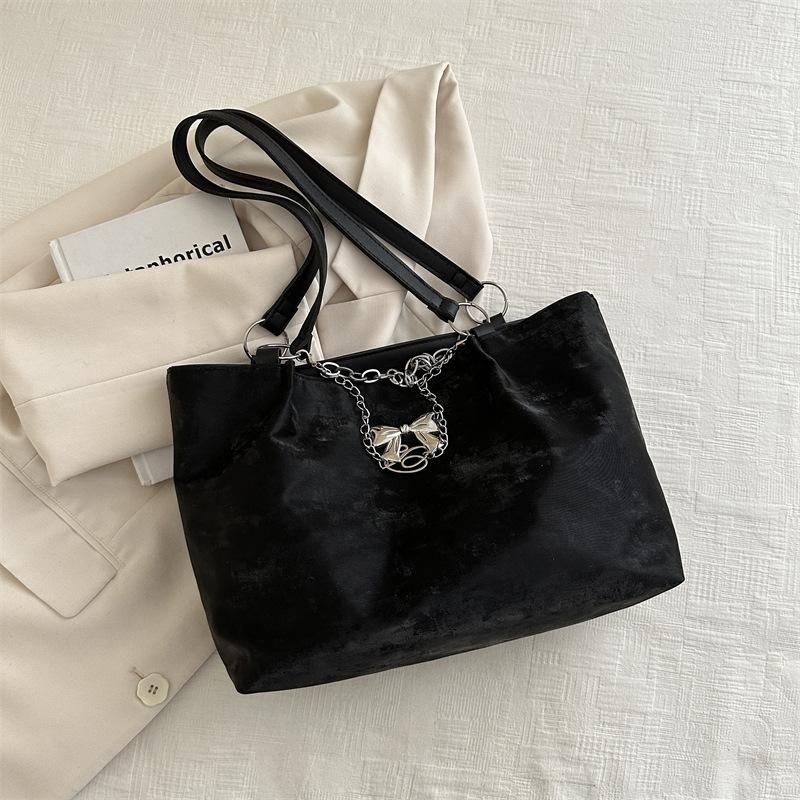 Большая вместимость и фактура, новая модная повседневная сумка-тоут с цепочкой и бабочкой, подмышечная сумка на одно плечо для женщин
