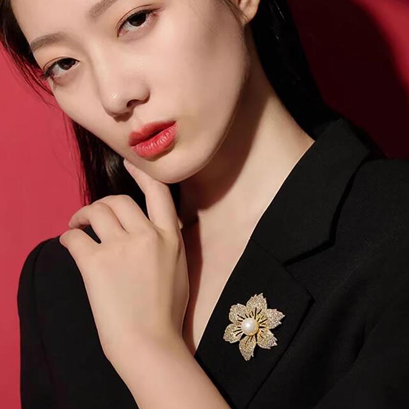 Golden High-End Women'S Delicate Flowers, Sparkling S, Redbud Anti-Light Brooches