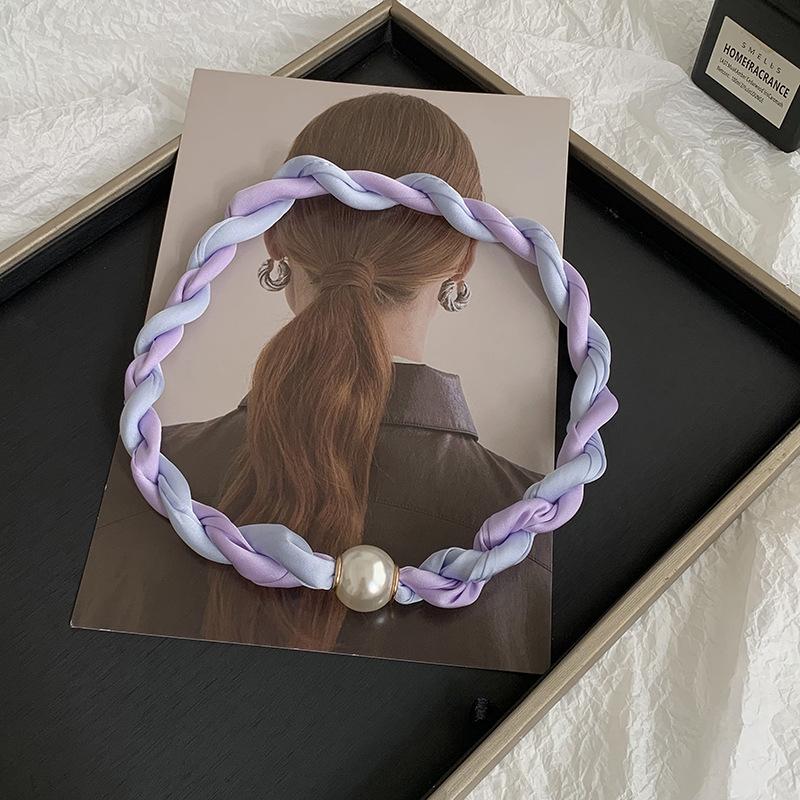 Pearl Necklace Twist Silk Scarf High-end Neck Protection Scarf with Shirt Magnetic Silk Scarf Simple Scarf Collarbone Chain