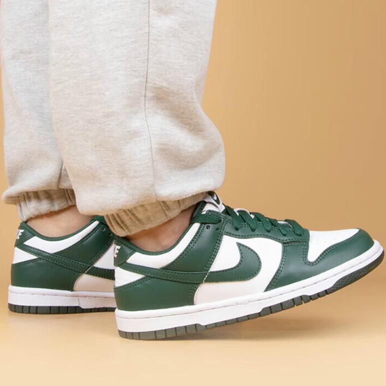 Nike Детские кроссовки Dunk Low GS Michigan State White Team-Green Total-Orange CW1590-102