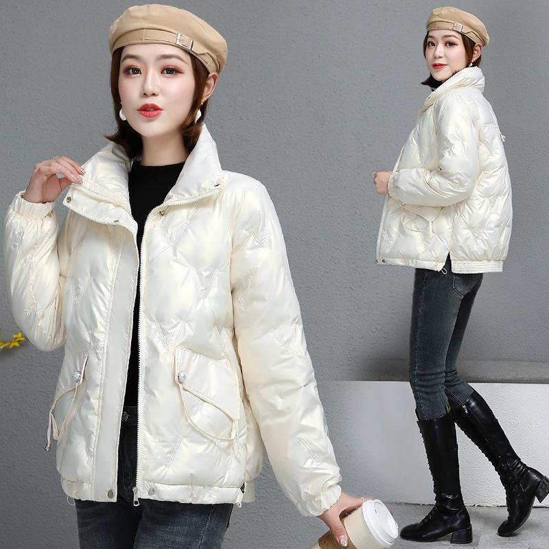 Женская зимняя короткая глянцевая несмываемая одежда с хлопковой набивкой, новая легкая и тонкая маленькая теплая одежда с хлопковой набивкой и модные пальто.