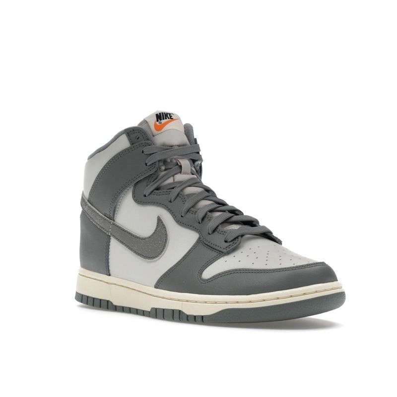 Nike Dunk High SE Light Bone Мужские кроссовки Серый Tumbled-Grey Coconut-Milk DM0582-001