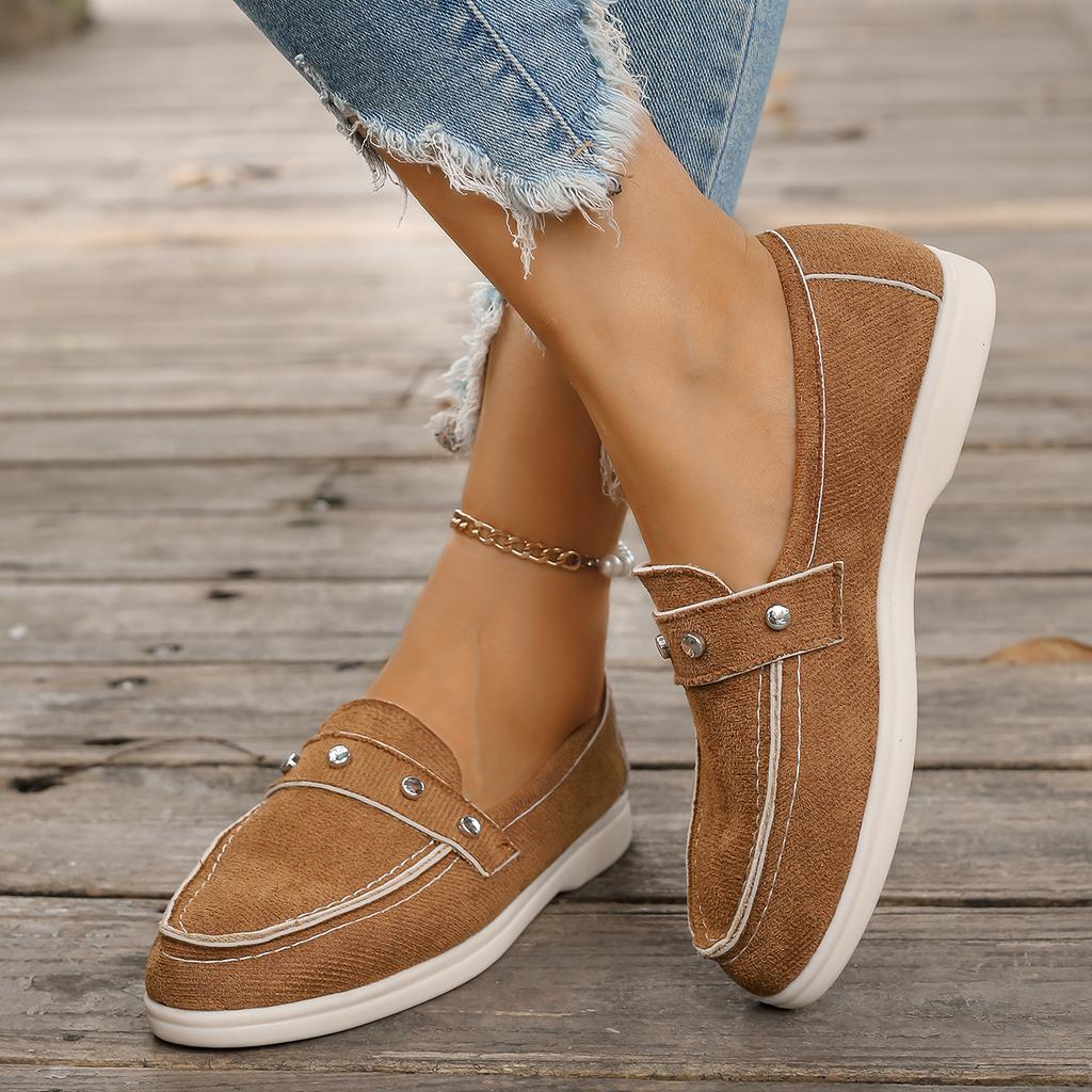 Модные женские повседневные мокасины с заклепками 2024 года, новые удобные туфли на мягкой подошве для женщин больших размеров, легкие туфли на плоской подошве для женщин