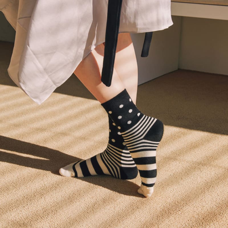 Женские носки Abiruz в смешанном узоре в горошек и полоску HM-24-WBT (2 цвета)