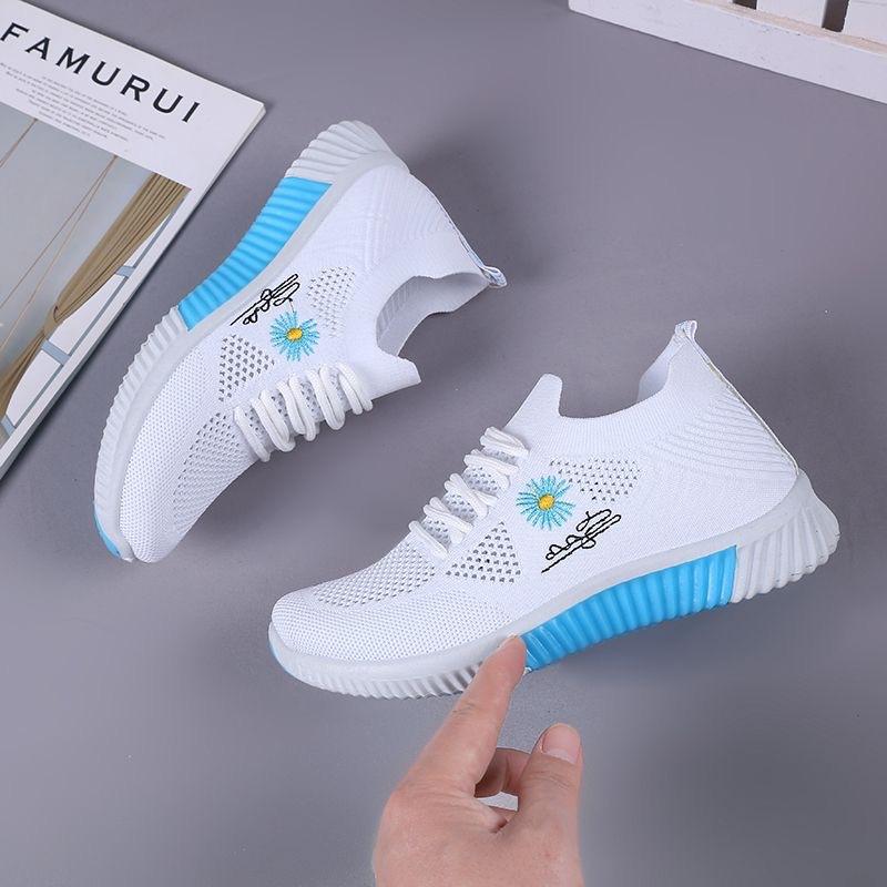 Korean Casual Sports Net Shoes for Women's 2024 Summer New Style Small Daisy Fashion Versatile Breathable Thin Soft Sole Shoes