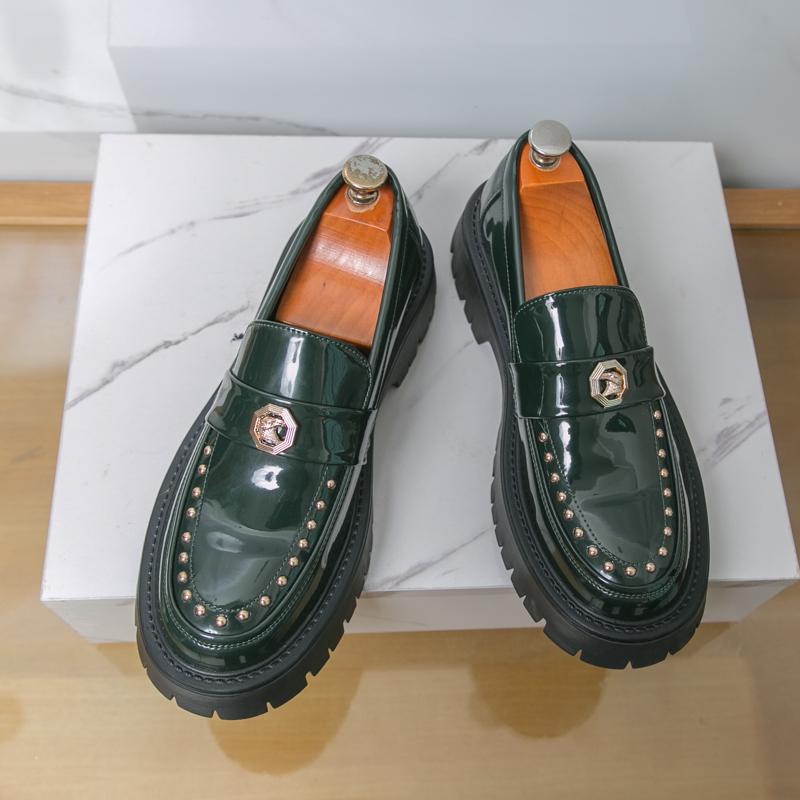 Дизайнер Моды Новые Зеленые Черные Лоферы с Заклепками Для Мужчин Балетки Мужские Для Ходьбы Обувь для Увеличения Роста Деловые Платья Мокасины
