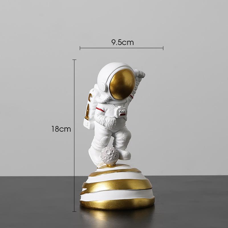 Nordic Creative Astronaut Астронавт Маленькие украшения Подарки для мальчиков Гостиная Телевизор Шкаф Кабинет Детская комната Мебель
