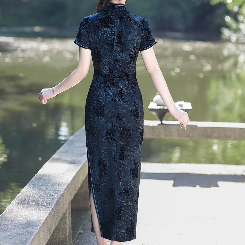 1011 summer and autumn new national style improved velvet cheongsam new Chinese large size long wedding ceremony performance generation