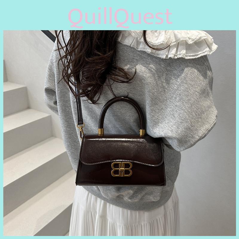 Simple Solid Color Gold Letter Buckle Decoration Women Casual Shoulder Bag For Ladies Urban Casual Outfits