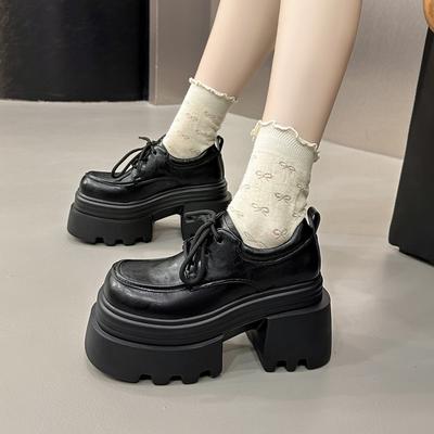 Женские туфли-лоферы на платформе, увеличивающие рост на 10 см, в британском стиле, из маленькой кожи, женские, новые осенние 2025 года, универсальные и стройнящие, на шнуровке, одинарные туфли