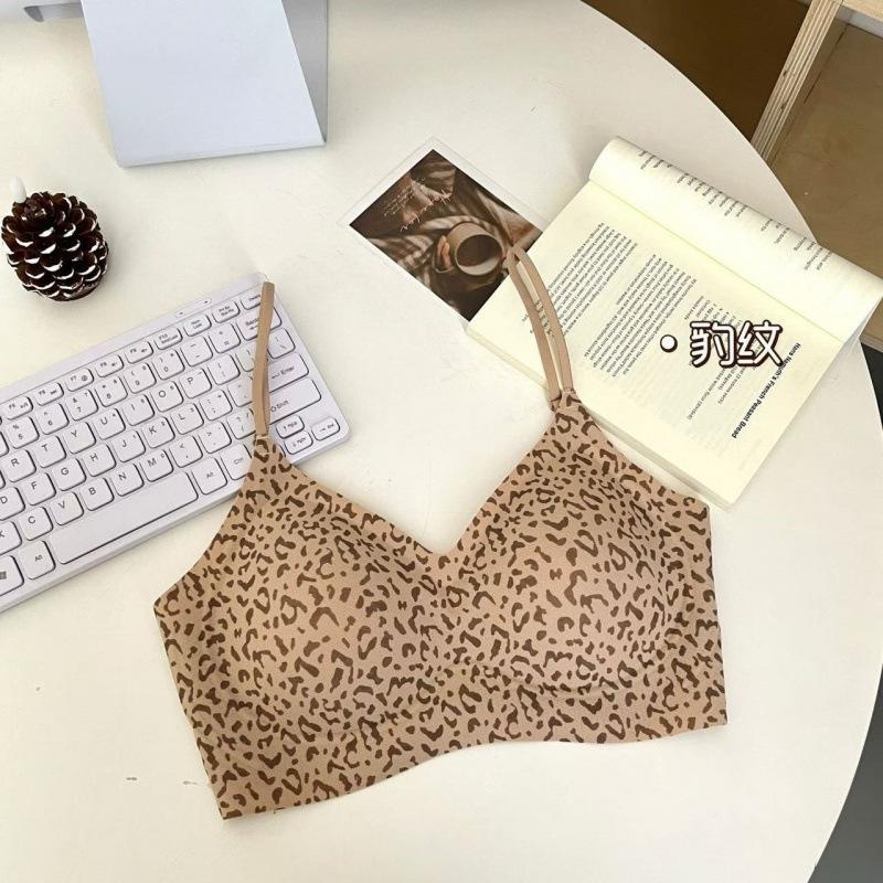 Naked foundation seamless underwear, small breasts gathered and closed secondary breasts, thin U-shaped cross beautiful back backless bra