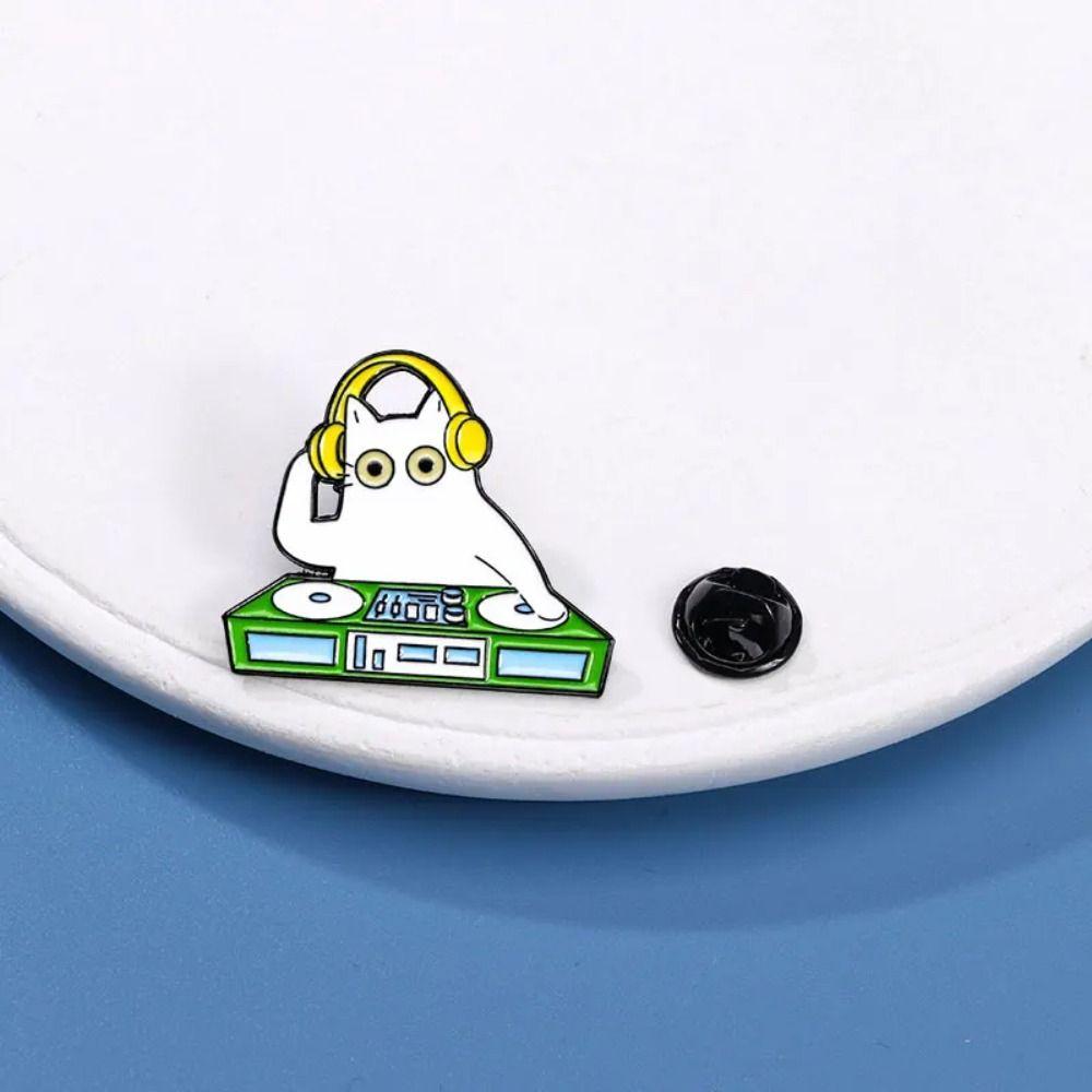 Guitar Women Suit Lapel Pins Violin Music Cat Badges Temperament Animal Theme Metal Pin  Girls