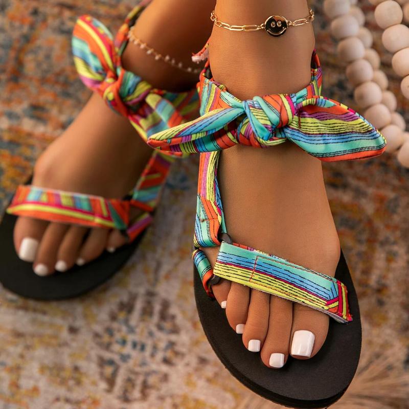 Новые женские сандалии, цветные повседневные туфли на плоской подошве со шнуровкой и бантом для дам, летняя модная уличная пляжная обувь с леопардовым принтом, большие размеры 43