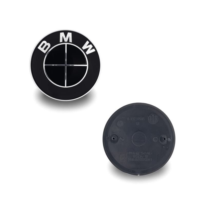 Подходит для оригинальных логотипов BMW с черным фоном для передней и задней части; Наклейки на капот и багажник 82 мм/74 мм.