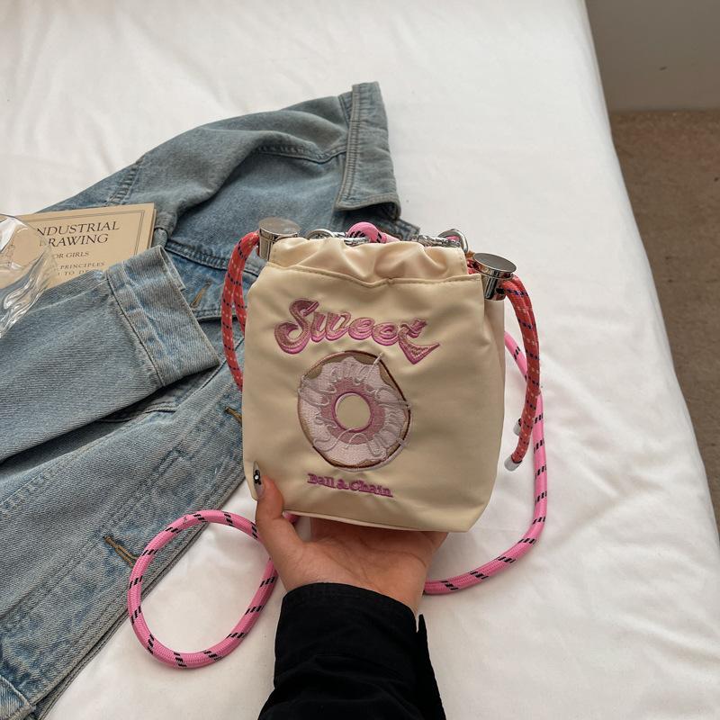 Весна Японский Досуг 2025 Персонализированная Сумка для Покупок Женская Мода Нишевый Дизайн Большая Вместимость Наплечная Сумка-Ведро Тренд