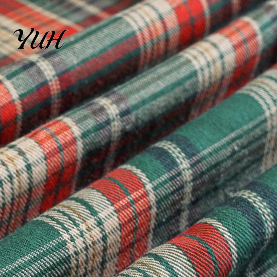 Festive Entryway Cabinet Decor Retro Plaid Christmas Table Runner, Red Ruffled Trim Decorative Mat, Classic Elegant & Green Holiday Mat for
