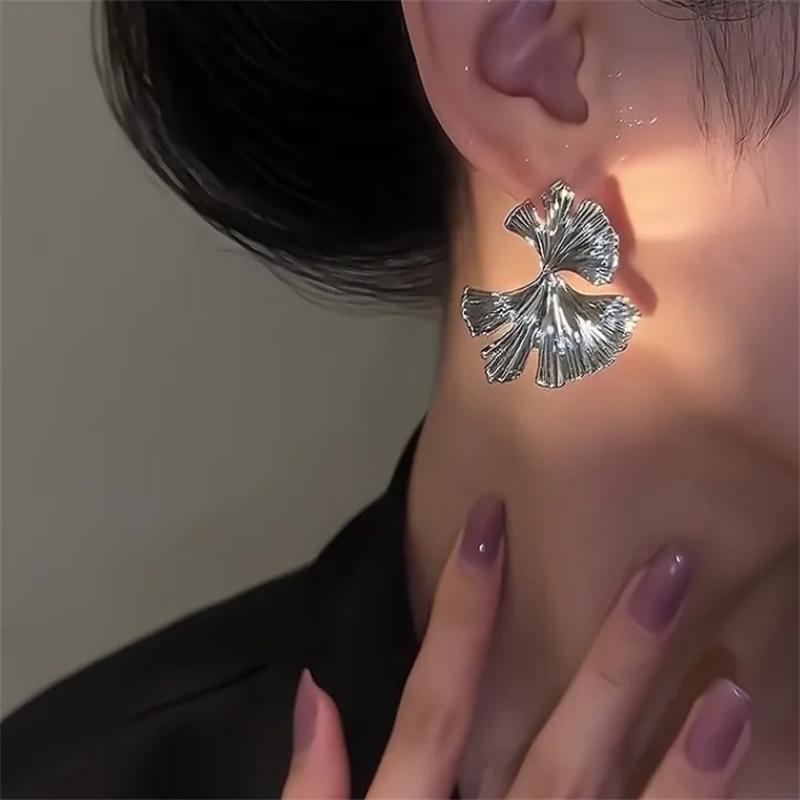 Модные металлические серьги-гвоздики с большим цветком в виде корейской модной бижутерии в подарок