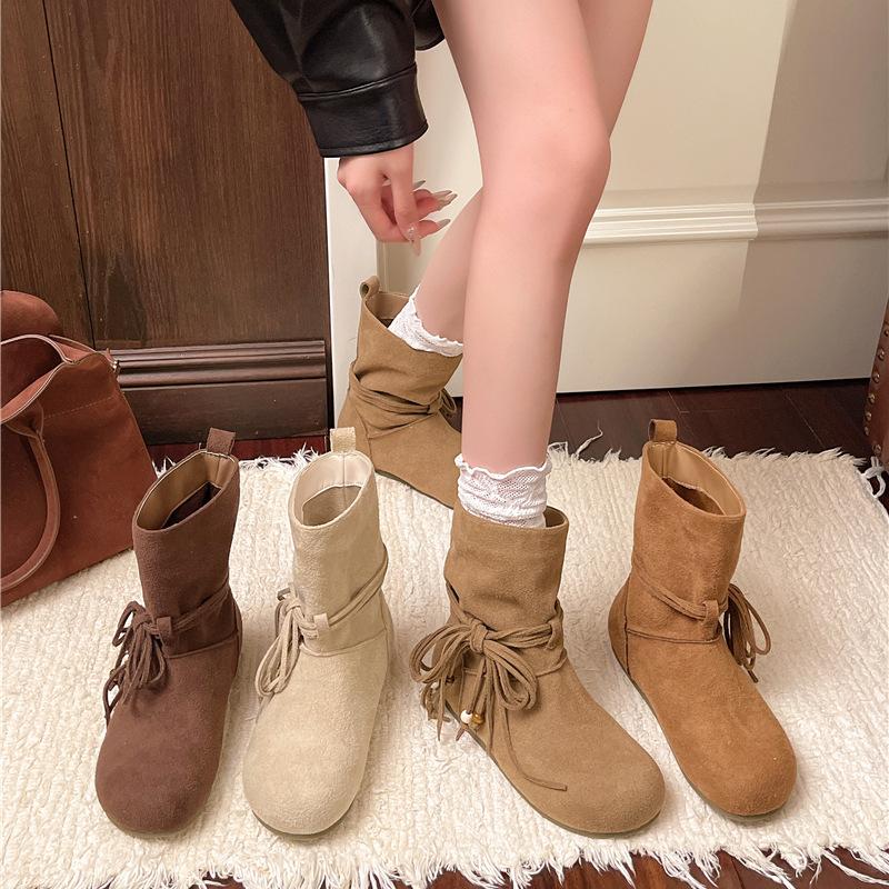 Модные женские ботильоны на шнуровке 2025 Осень Мода Замшевая плоская подошва Повседневные Челси Короткие ботильоны Ретро Кисточка Бант Боты Женские