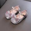 2024 Новые детские кожаные туфли с милым жемчужным бантом, роскошные туфли для девочек на свадьбу, модные повседневные блестящие детские туфли принцессы