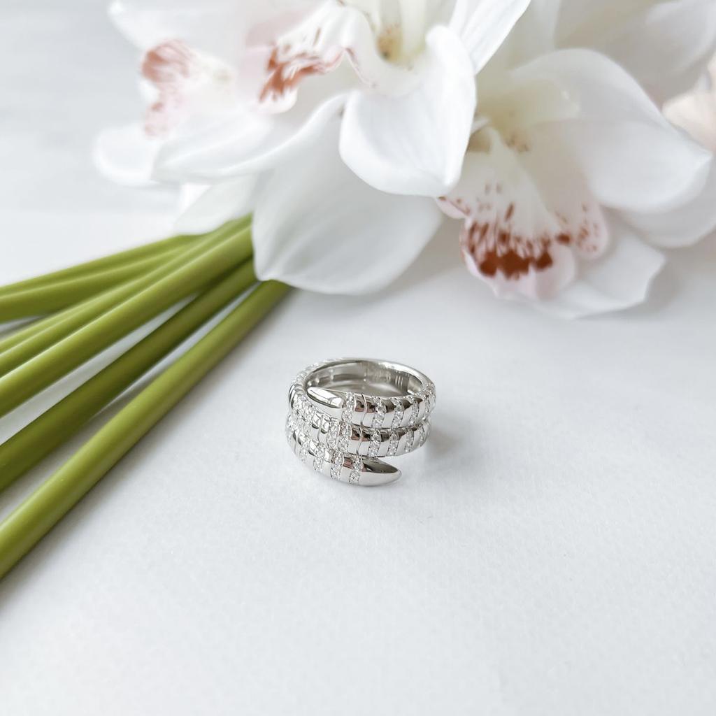 Серебряное кольцо с фианитами, вес изделия 9,99 гр (2151265)