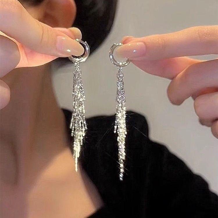 Серьги-гвоздики с длинной металлической бахромой, преувеличенная застежка-гвоздик, высококлассный, легкая роскошь, нишевый дизайн, темпераментные, универсальные серьги, женские