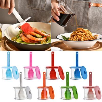 Бутылка с масляной кистью и кистью. Конструкция носика с прозрачной накидкой. Легко наливается. Жаропрочный пищевой диспенсер для масляной щетки. Кухонный гаджет.